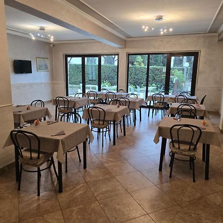 Hotel Francesco Padenghe sul Garda Bagian luar foto
