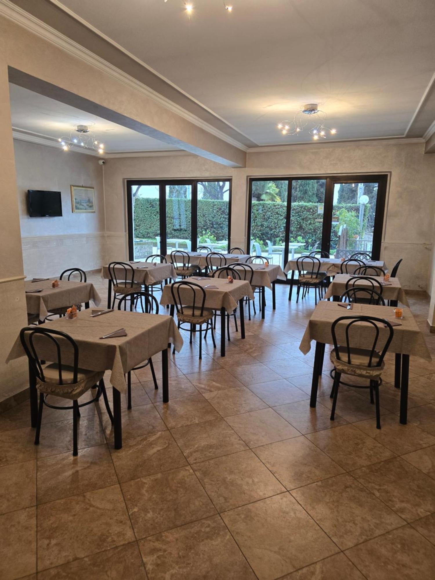 Hotel Francesco Padenghe sul Garda Bagian luar foto