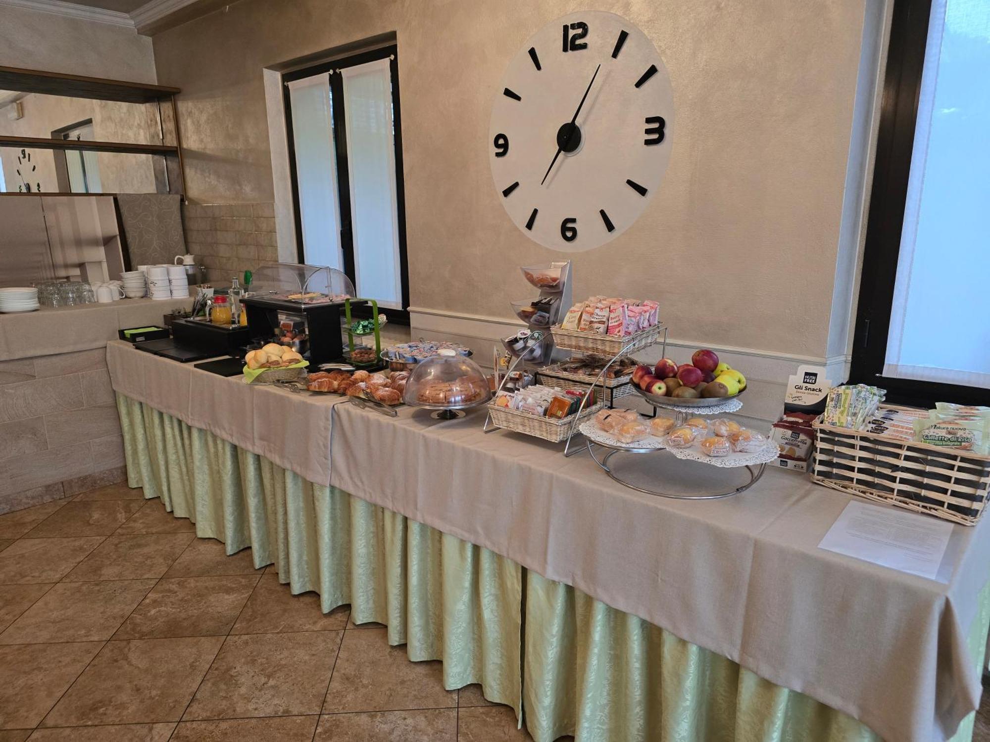 Hotel Francesco Padenghe sul Garda Bagian luar foto