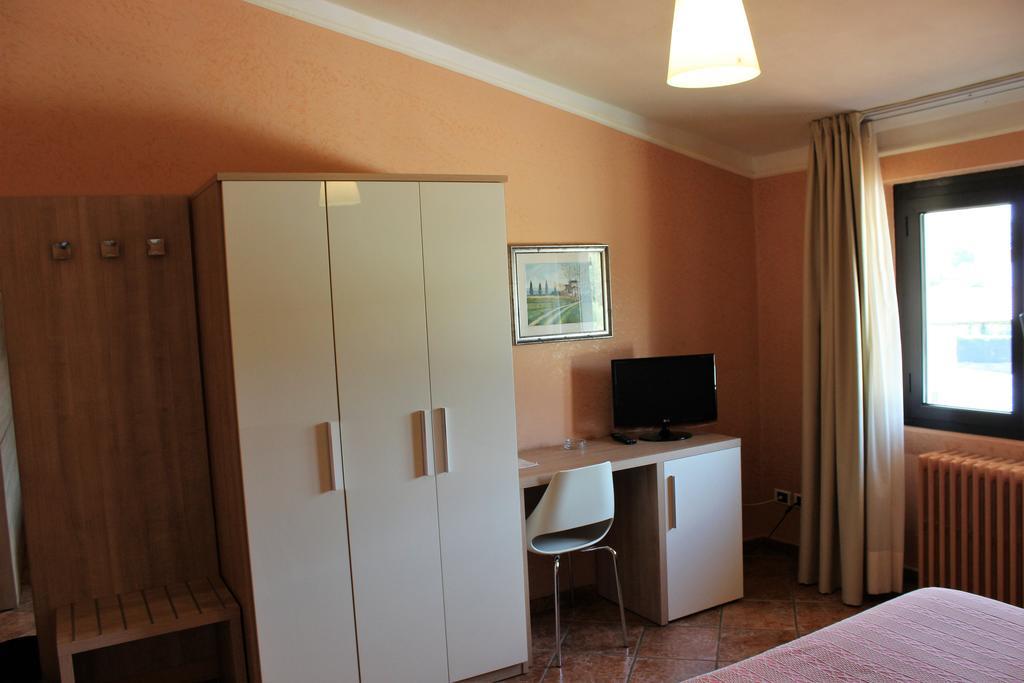 Hotel Francesco Padenghe sul Garda Bagian luar foto