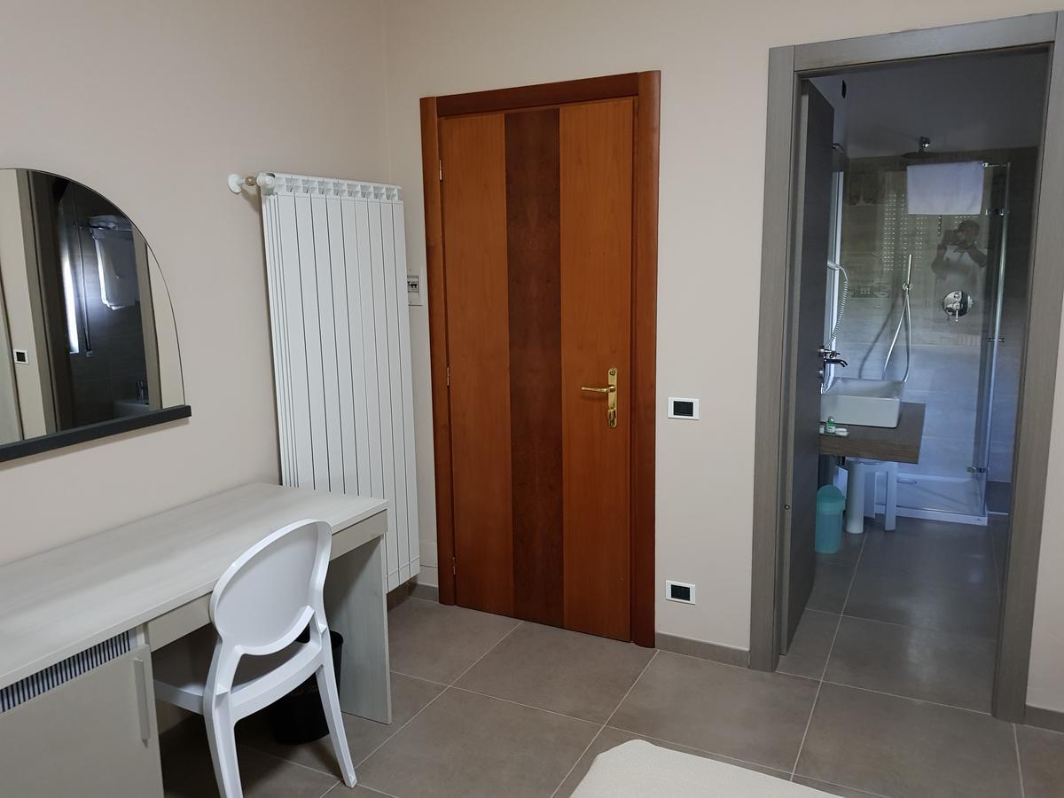 Hotel Francesco Padenghe sul Garda Bagian luar foto