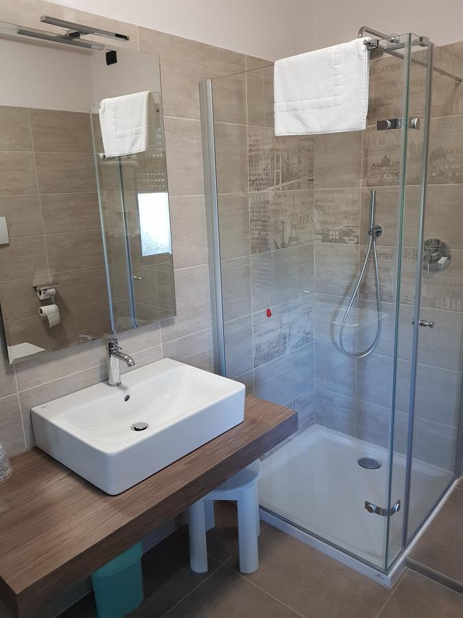 Hotel Francesco Padenghe sul Garda Bagian luar foto