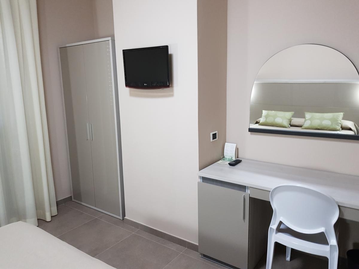 Hotel Francesco Padenghe sul Garda Bagian luar foto